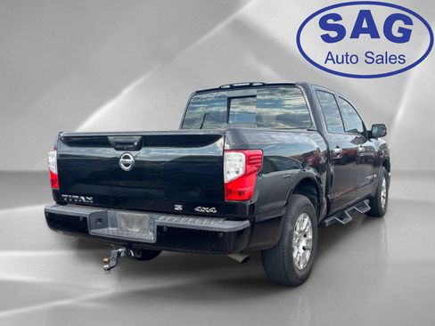 Used 2018 Nissan Titan SV w/ SV Convenience Package AWD/4WD image 3