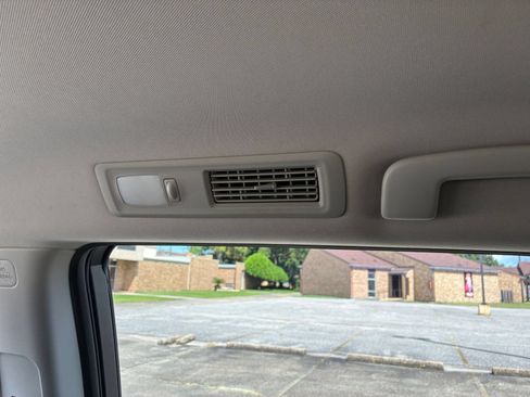 Used 2025 Nissan Pathfinder SV FWD image 20