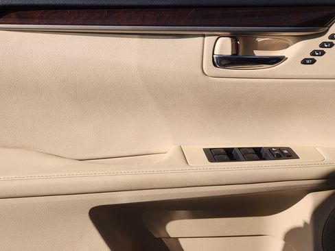 Used 2014 Lexus ES 350 image 23