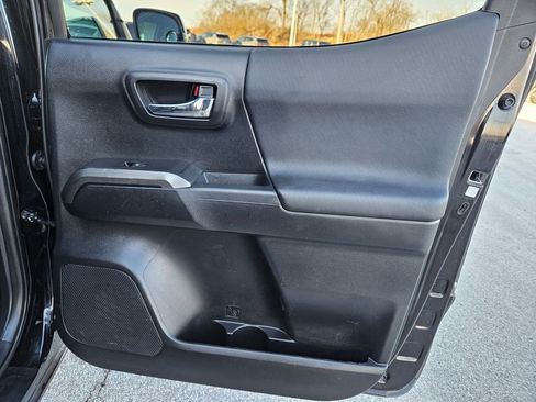 Used 2016 Toyota Tacoma TRD Off-Road image 27