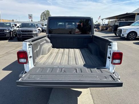 New 2026 Jeep Gladiator Sport AWD/4WD image 5