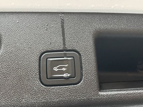 Certified 2024 Chevrolet Equinox Premier image 19