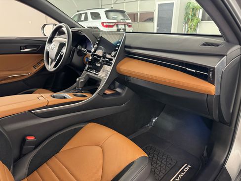 Used 2021 Toyota Avalon XSE image 37