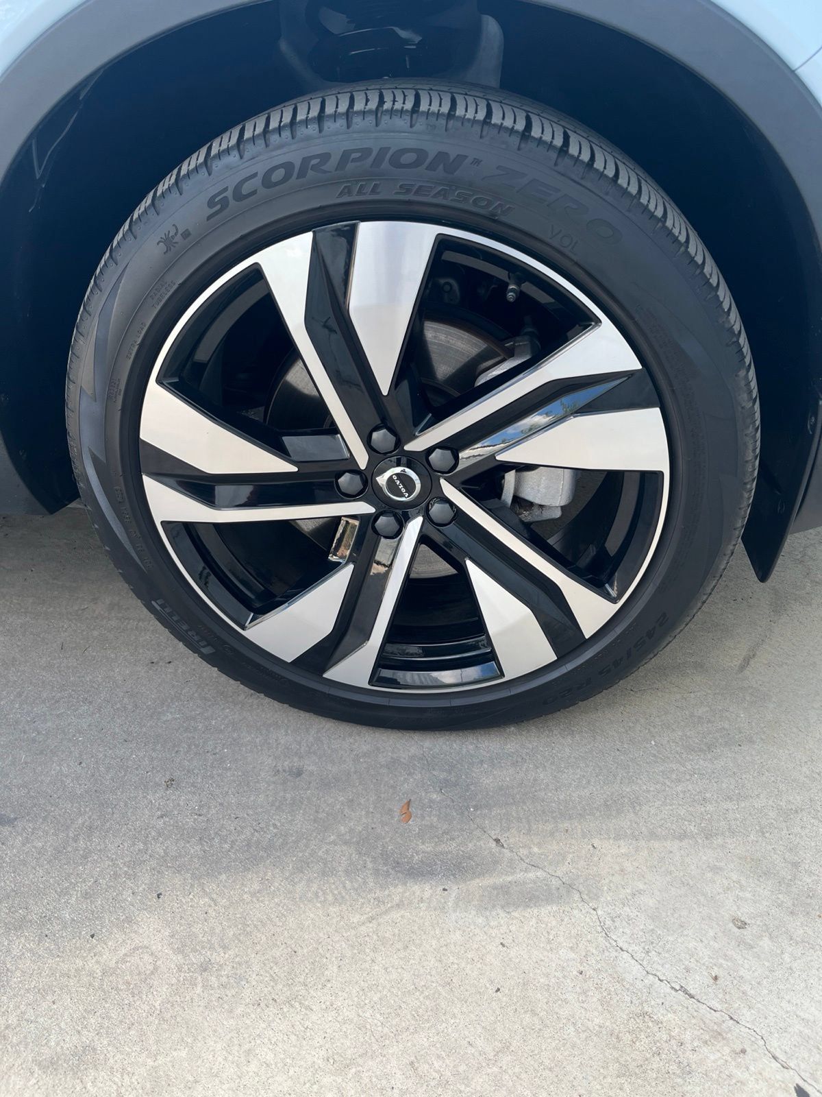 Used 2024 Volvo XC40 B5 Plus w/ Protection Package Premier AWD/4WD image 24