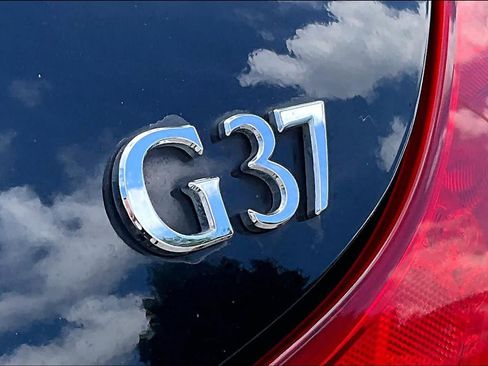 Used 2011 INFINITI G37 Journey w/ Premium Pkg RWD image 27