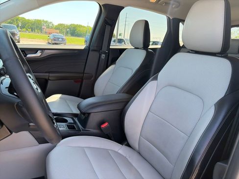 Used 2023 Ford Escape Platinum AWD/4WD image 16
