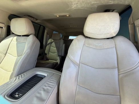Used 2018 Cadillac Escalade ESV Luxury AWD/4WD image 12