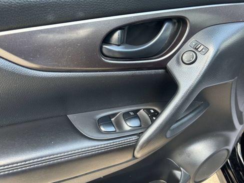 Used 2022 Nissan Rogue Sport S FWD image 15