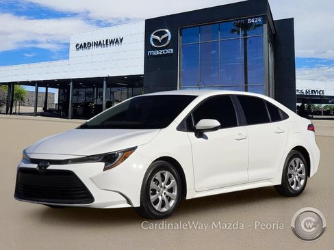 Used 2024 Toyota Corolla LE FWD image 2