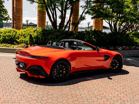 Used 2023 Aston Martin V8 Vantage Roadster RWD image 41