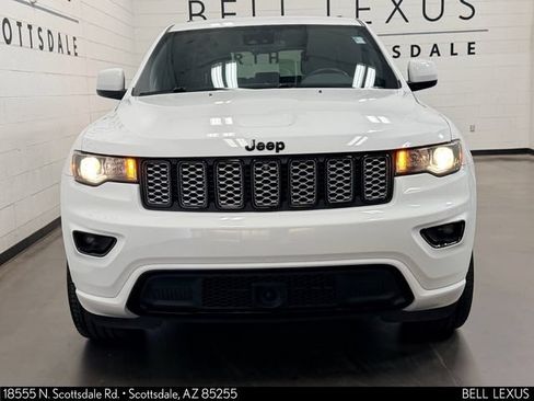 Used 2022 Jeep Grand Cherokee Laredo X RWD image 9