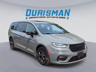 Used 2023 Chrysler Pacifica Limited w/ S Appearance Package