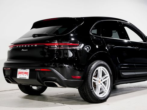 Used 2024 Porsche Macan image 40