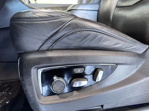 Used 2017 Cadillac Escalade ESV Platinum image 31