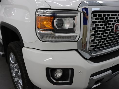 Used 2016 GMC Sierra 2500 Denali w/ Duramax Plus Package AWD/4WD image 20