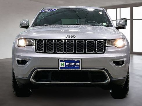 Used 2017 Jeep Grand Cherokee Limited AWD/4WD image 2