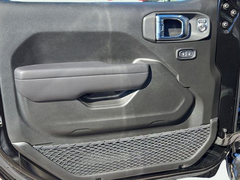 New 2025 Jeep Gladiator Sport image 13