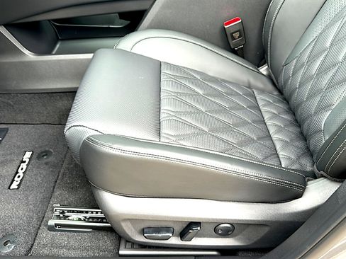 New 2026 Nissan Rogue Platinum AWD/4WD image 12