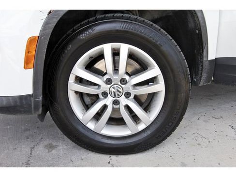 Used 2017 Volkswagen Tiguan S FWD image 29