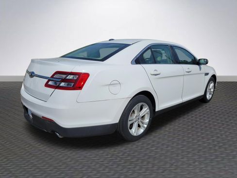 Used 2018 Ford Taurus SE FWD image 5
