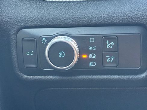 Used 2022 Ford Explorer XLT w/ Equipment Group 202A AWD/4WD image 22