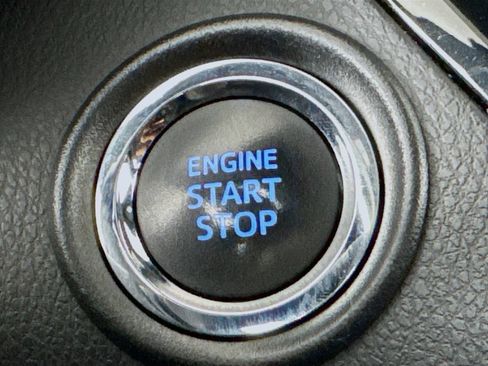 Used 2018 Toyota C-HR XLE FWD image 26