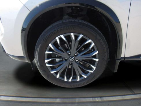 Used 2025 Nissan Rogue Platinum w/ Platinum Premium Package AWD/4WD image 4