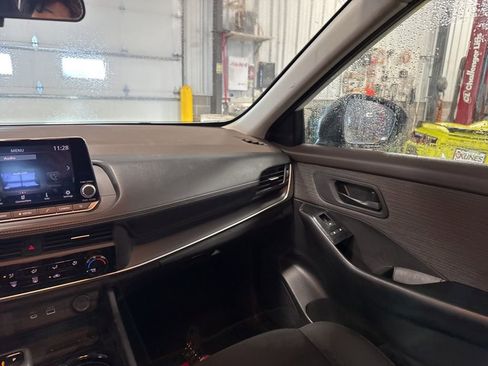 Used 2023 Nissan Rogue S AWD/4WD image 37