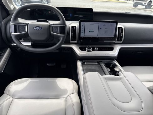 Used 2025 Ford Expedition Active AWD/4WD image 23