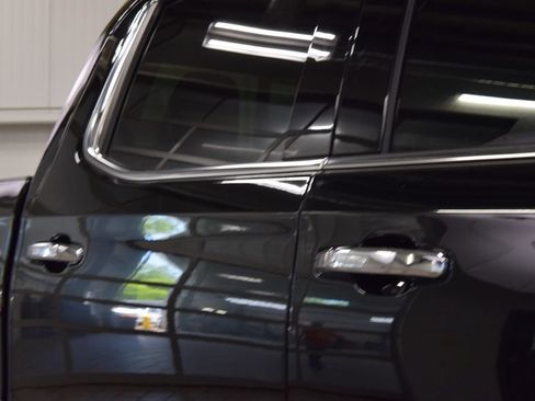 Used 2024 Chevrolet Silverado 1500 High Country w/ Technology Package AWD/4WD image 21