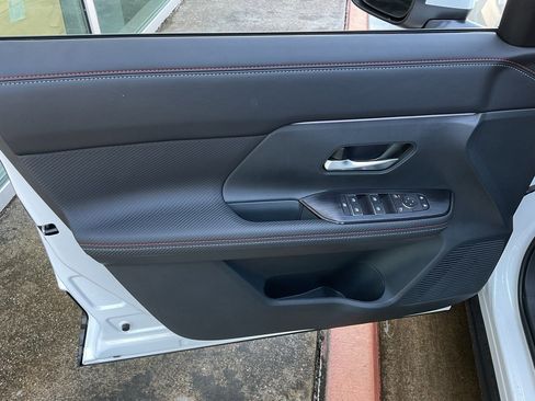 New 2025 Nissan Kicks SR image 12