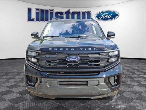 Used 2025 Ford Expedition Active AWD/4WD image 2