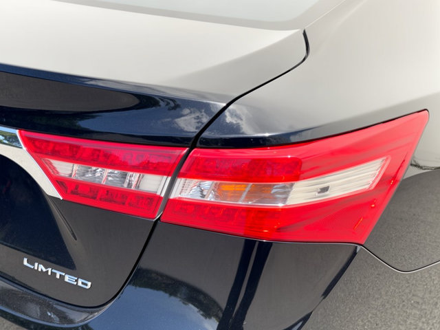 Used 2018 Toyota Avalon Limited FWD image 10