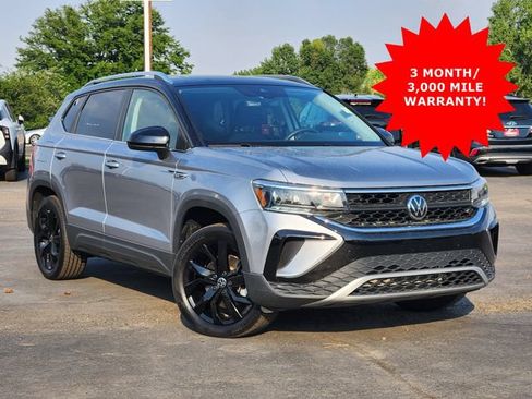 Certified 2023 Volkswagen Taos SE w/ Panoramic Sunroof Package AWD/4WD image 1