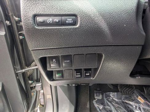 Used 2015 Nissan Rogue S AWD/4WD image 19