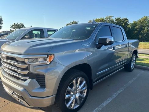Used 2024 Chevrolet Silverado 1500 High Country w/ High Country Premium Package AWD/4WD image 1