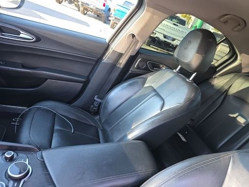 Used 2019 Alfa Romeo Giulia image 14