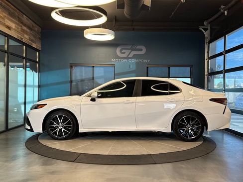 Used 2024 Toyota Camry SE w/ Convenience Package FWD image 6