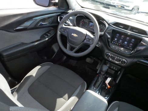 Used 2023 Chevrolet TrailBlazer LT w/ Convenience Package image 9