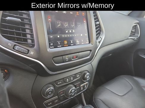 Used 2019 Jeep Cherokee Trailhawk image 16