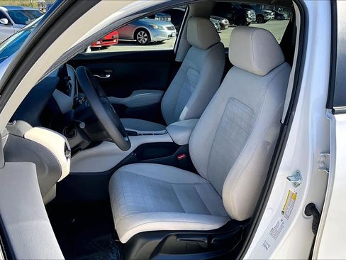 Used 2023 Honda HR-V LX image 8