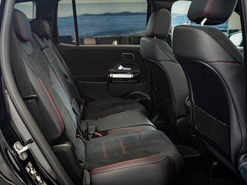 Used 2024 Mercedes-Benz GLB 250 4MATIC image 37