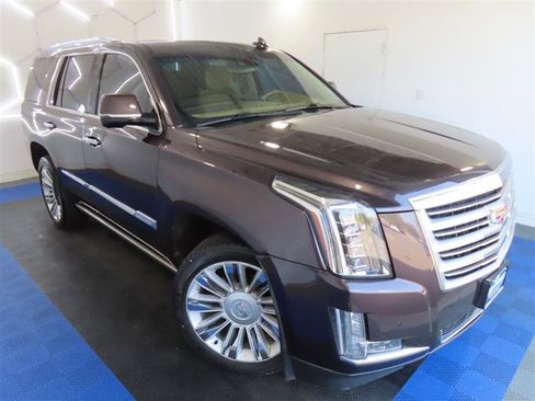 Used 2016 Cadillac Escalade Platinum AWD/4WD image 5