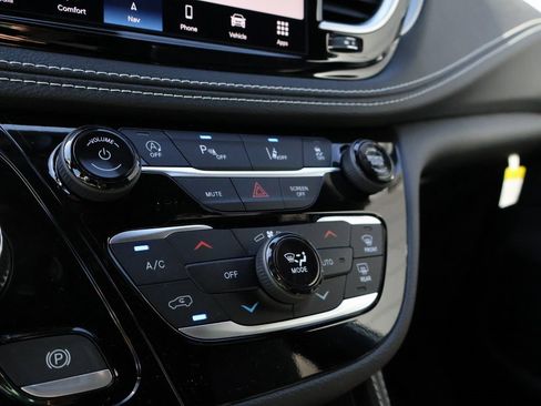 New 2026 Chrysler Pacifica Limited w/ S Appearance Package image 38