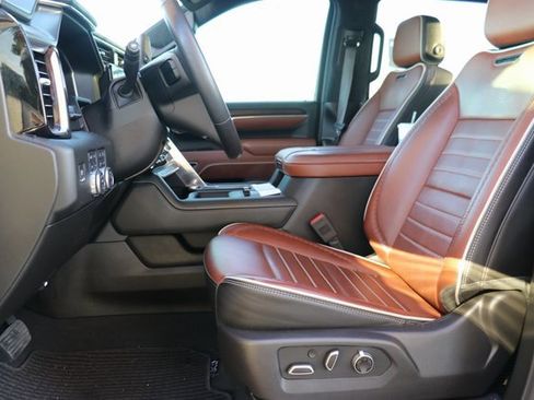 Used 2025 GMC Sierra 2500 Denali Ultimate image 16