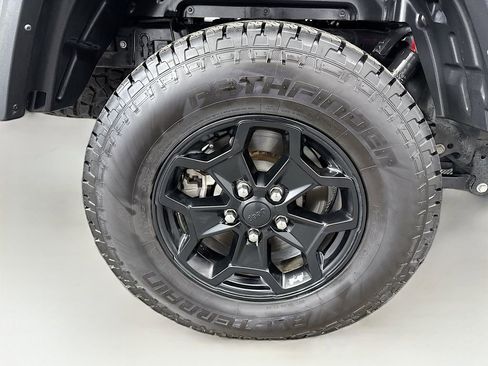 Used 2021 Jeep Gladiator Sport image 31