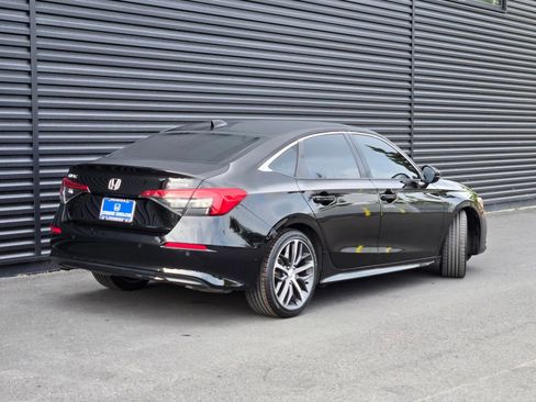 Used 2023 Honda Civic Touring image 4