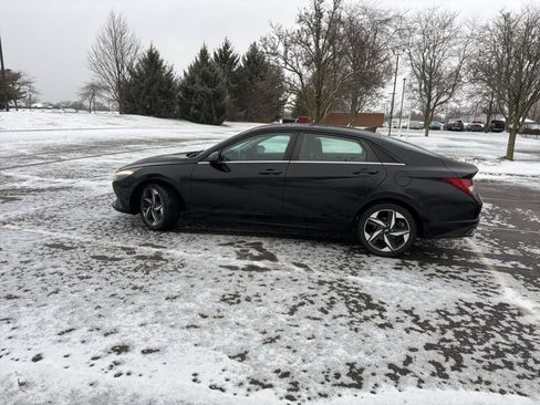 Used 2021 Hyundai Elantra SEL w/ Convenience + Premium Package image 11