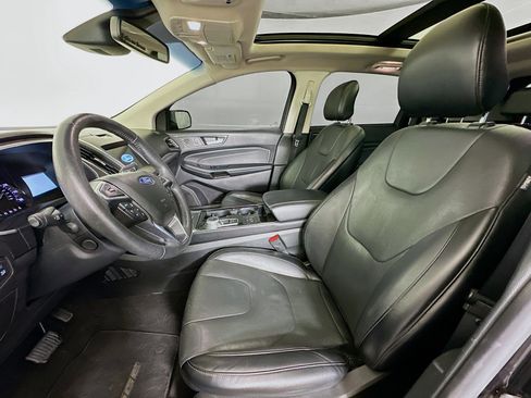Used 2019 Ford Edge Titanium w/ Equipment Group 301A AWD/4WD image 13