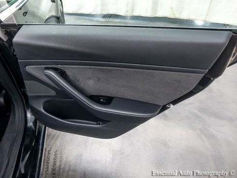 Used 2019 Tesla Model 3 Standard Range image 37